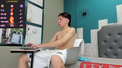 Snapshot of rhaegal_hot chatting on December 11, 2024, 5:26 pm Rhaegal online show from December 11, 2024, 5:26 pm