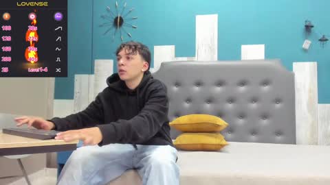 Snapshot of rhaegal_hot chatting on December 19, 2024, 11:25 pm Rhaegal online show from December 19, 2024, 11:25 pm