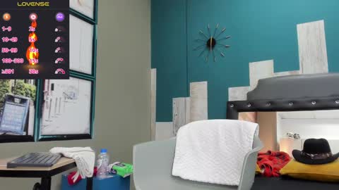 Snapshot of rhaegal_hot chatting on December 22, 2024, 6:48 pm Rhaegal online show from December 22, 2024, 6:48 pm