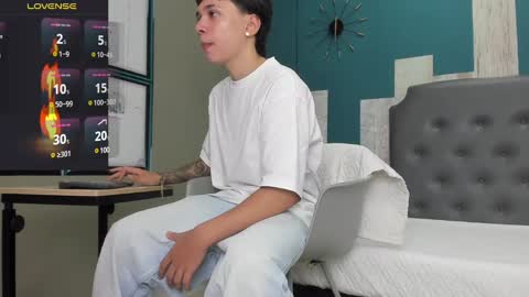 Snapshot of rhaegal_hot chatting on March 5, 2025, 2:12 pm Rhaegal online show from March 5, 2025, 2:12 pm