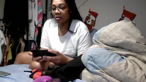 Snapshot of riversaint chatting on February 8, 2025, 10:19 pm River Saint online show from February 8, 2025, 10:19 pm