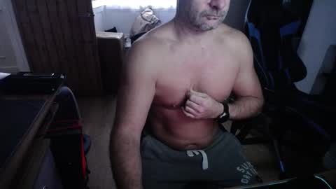 Snapshot of rob28101 chatting on November 18, 2025, 8:08 am rob online show from November 18, 2025, 8:08 am