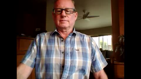 robo0000 online show from September 29, 2025, 6:57 pm