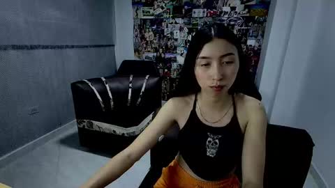 Snapshot of roseandviktor23 chatting on October 22, 2025, 3:18 am Rose Sins and Don Viktor online show from October 22, 2025, 3:18 am