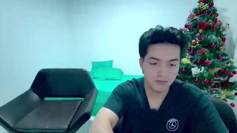 Snapshot of roseandviktor23 chatting on December 16, 2025, 2:49 am Rose Sins and Don Viktor online show from December 16, 2025, 2:49 am