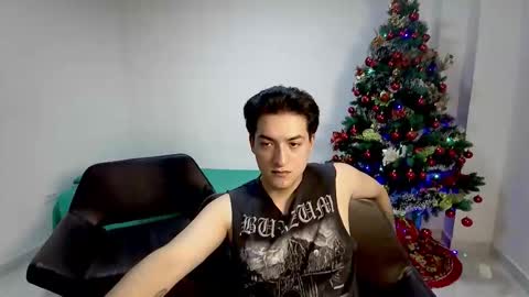 Snapshot of roseandviktor23 chatting on December 21, 2025, 7:32 pm Rose Sins and Don Viktor online show from December 21, 2025, 7:32 pm