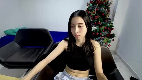 Snapshot of roseandviktor23 chatting on December 22, 2025, 4:37 pm Rose Sins and Don Viktor online show from December 22, 2025, 4:37 pm