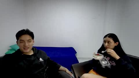 Snapshot of roseandviktor23 chatting on February 1, 2026, 12:53 am Rose Sins and Don Viktor online show from February 1, 2026, 12:53 am