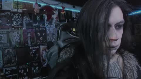 Snapshot of rotten_dreams chatting on December 19, 2025, 9:33 pm rot online show from December 19, 2025, 9:33 pm