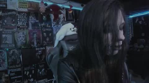 Snapshot of rotten_dreams chatting on January 8, 2026, 8:00 pm rot online show from January 8, 2026, 8:00 pm