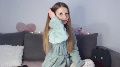 Snapshot of roxanneliss chatting on November 23, 2025, 2:28 pm roxanneliss online show from November 23, 2025, 2:28 pm