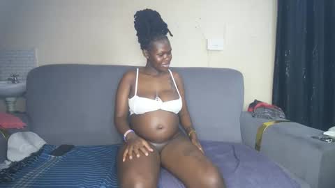 royal_charm online show from February 28, 2026, 7:48 pm