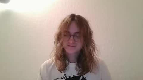 Snapshot of rozequartzz chatting on December 17, 2025, 11:38 am Rose online show from December 17, 2025, 11:38 am