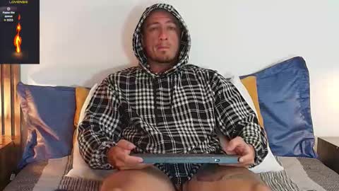 Snapshot of ryamcoast chatting on February 1, 2026, 1:59 am Sr Coast online show from February 1, 2026, 1:59 am