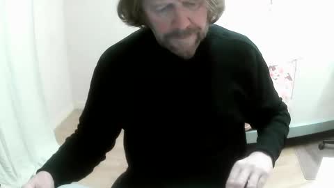 Snapshot of saltimbanquier chatting on December 6, 2024, 1:00 pm Saltimbanquier Salt ou Banquier online show from December 6, 2024, 1:00 pm