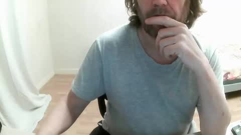 Snapshot of saltimbanquier chatting on January 17, 2025, 2:50 pm Saltimbanquier Salt ou Banquier online show from January 17, 2025, 2:50 pm