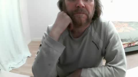 Snapshot of saltimbanquier chatting on February 17, 2025, 2:59 pm Saltimbanquier Salt ou Banquier online show from February 17, 2025, 2:59 pm