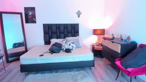 MilaSander online show from December 4, 2024, 3:37 am