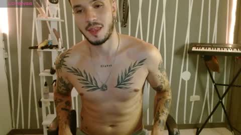 Snapshot of santti_torres chatting on January 22, 2025, 3:52 am Santy Torres online show from January 22, 2025, 3:52 am