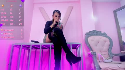 Snapshot of sara_hoot_ chatting on January 4, 2025, 9:10 am Sara HooT online show from January 4, 2025, 9:10 am