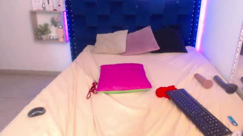 SARAHGIL online show from February 2, 2025, 3:39 pm