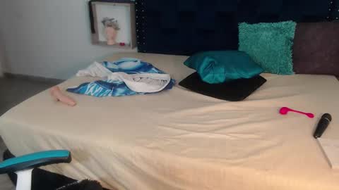 SARAHGIL online show from February 25, 2025, 11:55 pm