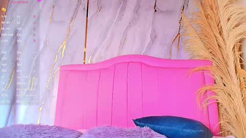 S A R A H  online show from November 19, 2025, 12:38 pm