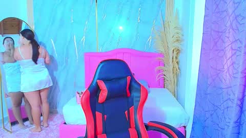 S A R A H  online show from November 25, 2025, 12:38 pm