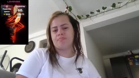 Snapshot of saramartinez100 chatting on January 3, 2025, 2:40 pm sara martinez online show from January 3, 2025, 2:40 pm