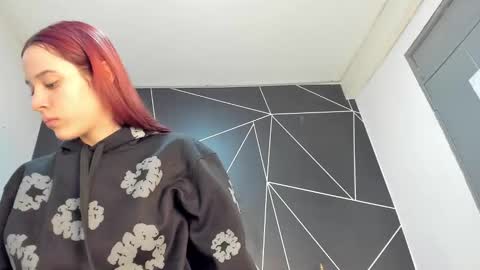 Snapshot of sarenlux chatting on February 3, 2026, 12:21 pm Baby Saren online show from February 3, 2026, 12:21 pm