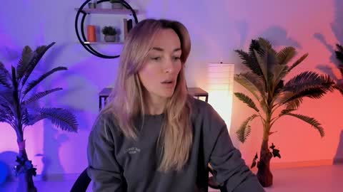 Snapshot of save_the_qween chatting on January 17, 2025, 5:42 am save the qween online show from January 17, 2025, 5:42 am