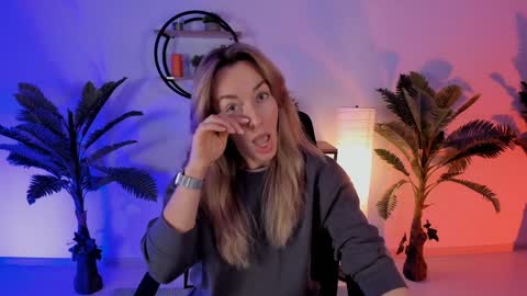 Snapshot of save_the_qween chatting on January 19, 2025, 5:26 am save the qween online show from January 19, 2025, 5:26 am