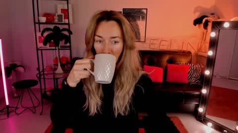 Snapshot of save_the_qween chatting on January 27, 2025, 7:45 am save the qween online show from January 27, 2025, 7:45 am