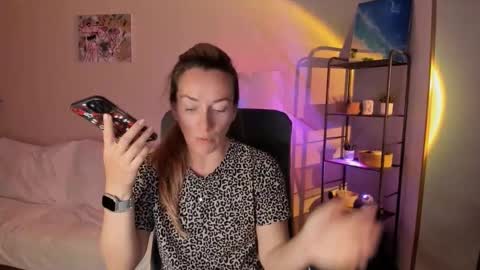 Snapshot of save_the_qween chatting on September 14, 2025, 10:58 am save the qween online show from September 14, 2025, 10:58 am