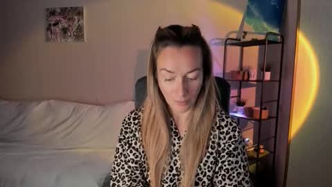 Snapshot of save_the_qween chatting on September 27, 2025, 7:35 am save the qween online show from September 27, 2025, 7:35 am