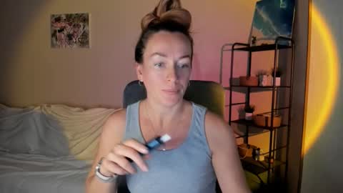 Snapshot of save_the_qween chatting on October 6, 2025, 10:45 am save the qween online show from October 6, 2025, 10:45 am