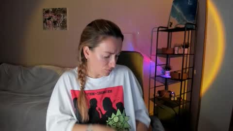 Snapshot of save_the_qween chatting on October 10, 2025, 11:20 am save the qween online show from October 10, 2025, 11:20 am