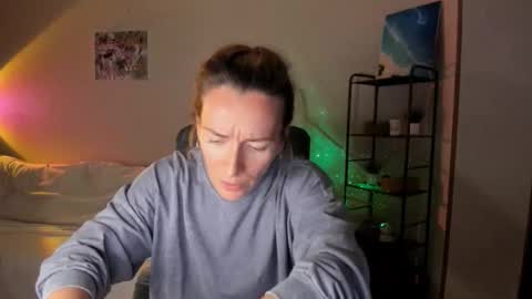 Snapshot of save_the_qween chatting on October 22, 2025, 12:27 pm save the qween online show from October 22, 2025, 12:27 pm