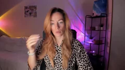 Snapshot of save_the_qween chatting on October 23, 2025, 11:20 am save the qween online show from October 23, 2025, 11:20 am