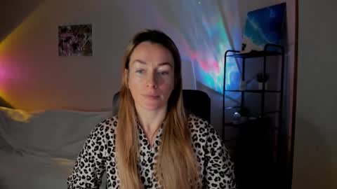 Snapshot of save_the_qween chatting on November 30, 2025, 6:06 am save the qween online show from November 30, 2025, 6:06 am