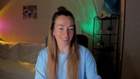 Snapshot of save_the_qween chatting on December 5, 2025, 6:55 am save the qween online show from December 5, 2025, 6:55 am