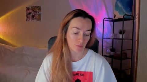 Snapshot of save_the_qween chatting on December 18, 2025, 7:14 am save the qween online show from December 18, 2025, 7:14 am