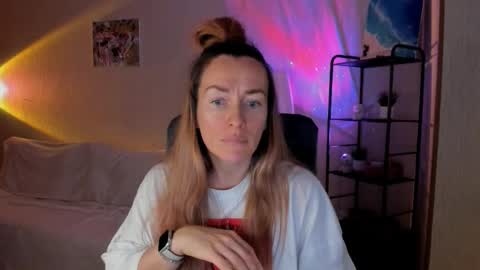 Snapshot of save_the_qween chatting on December 19, 2025, 10:11 am save the qween online show from December 19, 2025, 10:11 am