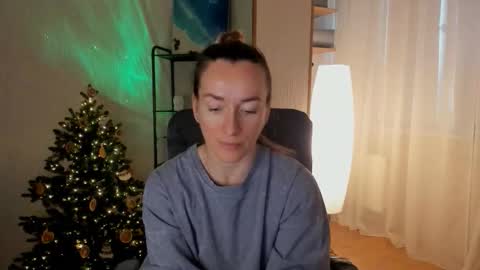 Snapshot of save_the_qween chatting on December 20, 2025, 8:32 am save the qween online show from December 20, 2025, 8:32 am