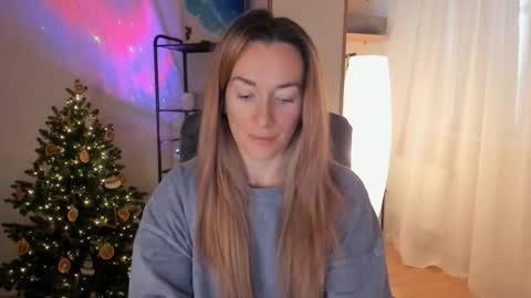 Snapshot of save_the_qween chatting on December 21, 2025, 6:31 am save the qween online show from December 21, 2025, 6:31 am