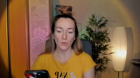 Snapshot of save_the_qween chatting on January 7, 2026, 5:21 am save the qween online show from January 7, 2026, 5:21 am