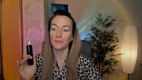 Snapshot of save_the_qween chatting on January 9, 2026, 7:22 am save the qween online show from January 9, 2026, 7:22 am