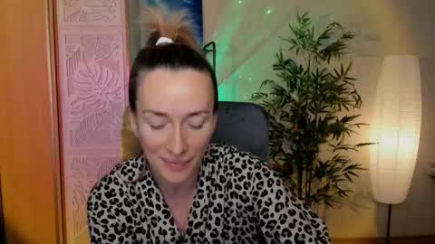 Snapshot of save_the_qween chatting on January 10, 2026, 11:23 am save the qween online show from January 10, 2026, 11:23 am