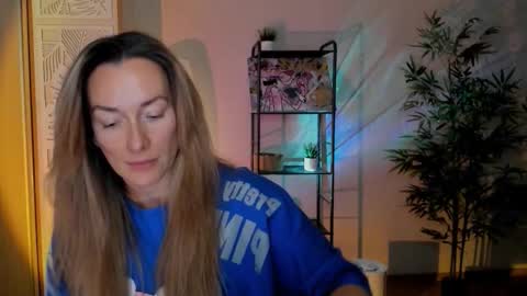 Snapshot of save_the_qween chatting on February 1, 2026, 6:34 am save the qween online show from February 1, 2026, 6:34 am