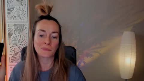 Snapshot of save_the_qween chatting on February 4, 2026, 6:08 am save the qween online show from February 4, 2026, 6:08 am